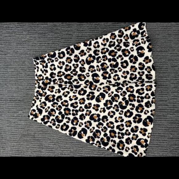 Ann Taylor Dresses & Skirts - NWT New Ann Taylor Leopard Print Midi Skater Skirt size 8